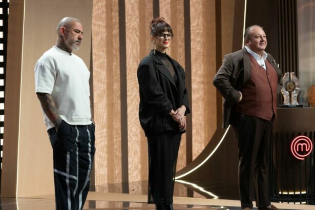 Henrique Fogaça, Helena Rizzo e Erick Jacquin em trecho do episódio de estreia do MasterChef Brasil 12