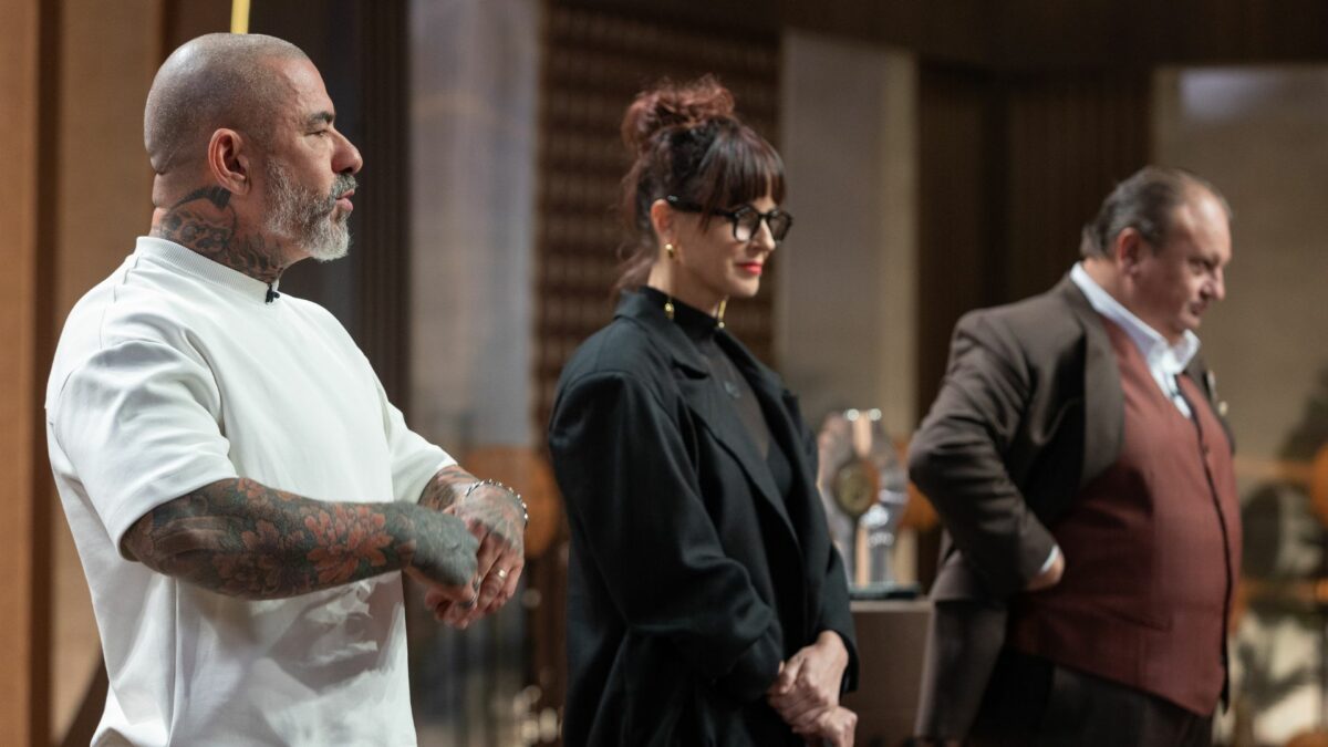 Henrique Fogaça, Helena Rizzo e Erick Jacquin em trecho do episódio de estreia do MasterChef Brasil 12