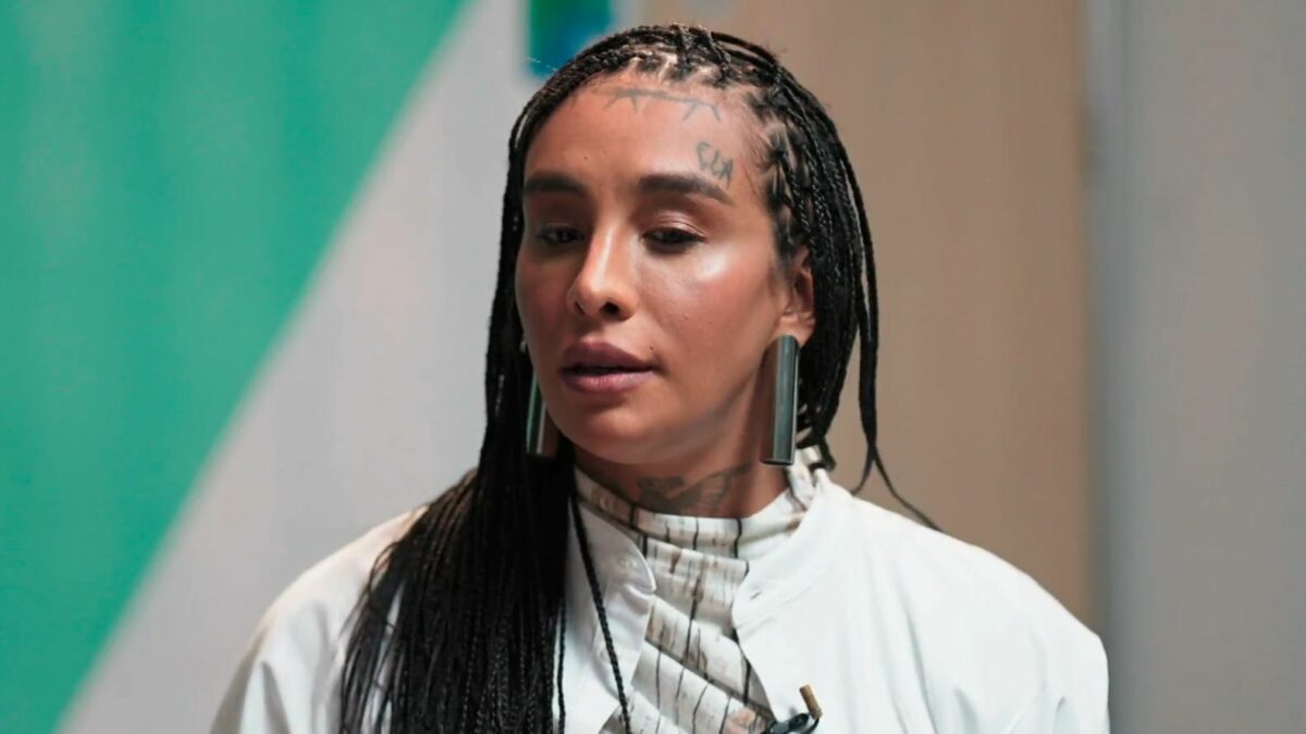 Linn da Quebrada em trecho de entrevista ao Fantástico