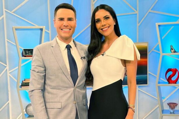 Luiz Bacci e Daniela Albuquerque em foto posada no cenário do Sensacional