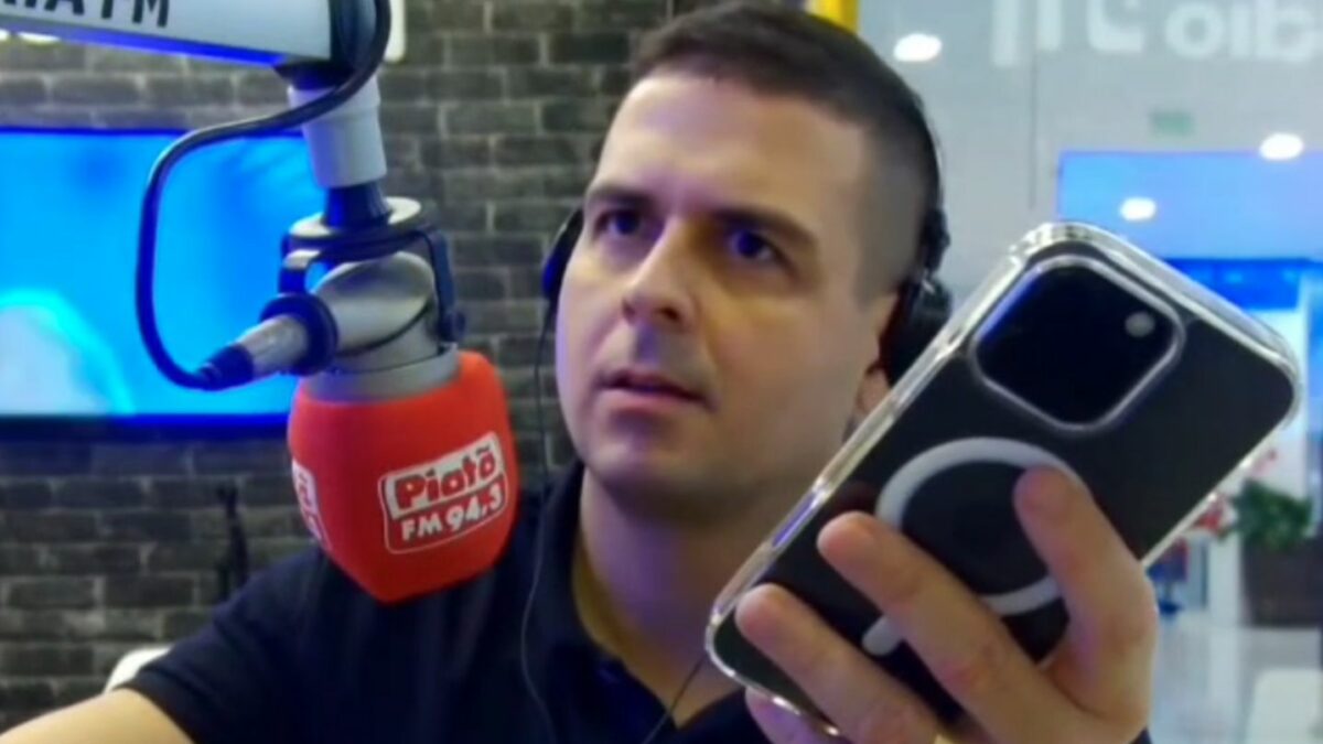 Marcelo Castro assustado, em trecho do programa Alô Juca na rádio