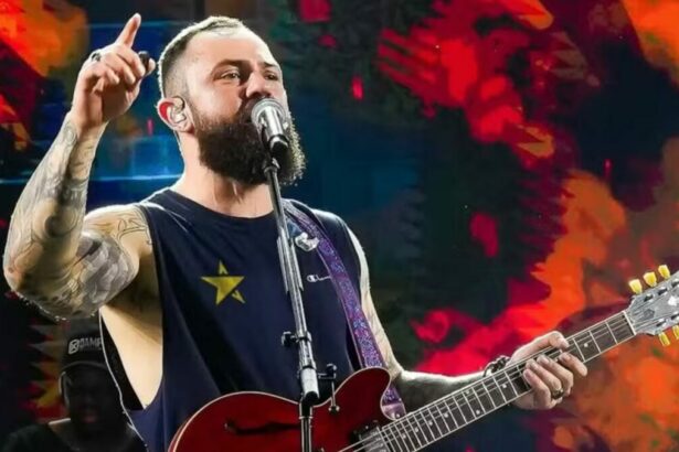 Cantor Mateus Liduário, da dupla com Jorge, em trecho de show