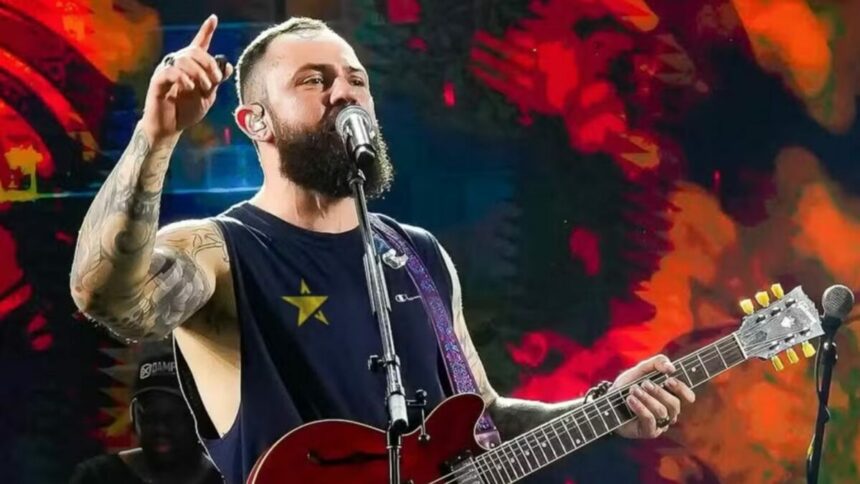 Cantor Mateus Liduário, da dupla com Jorge, em trecho de show