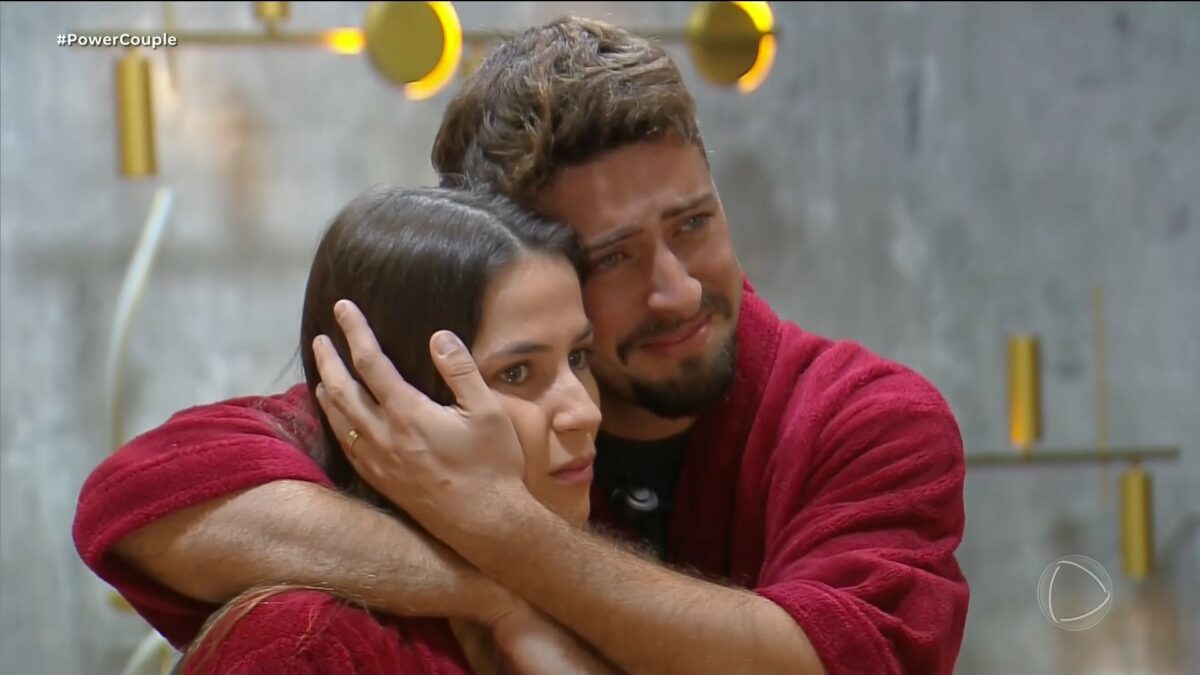 Nat e Eike emocionados na Mansão Power do Power Couple