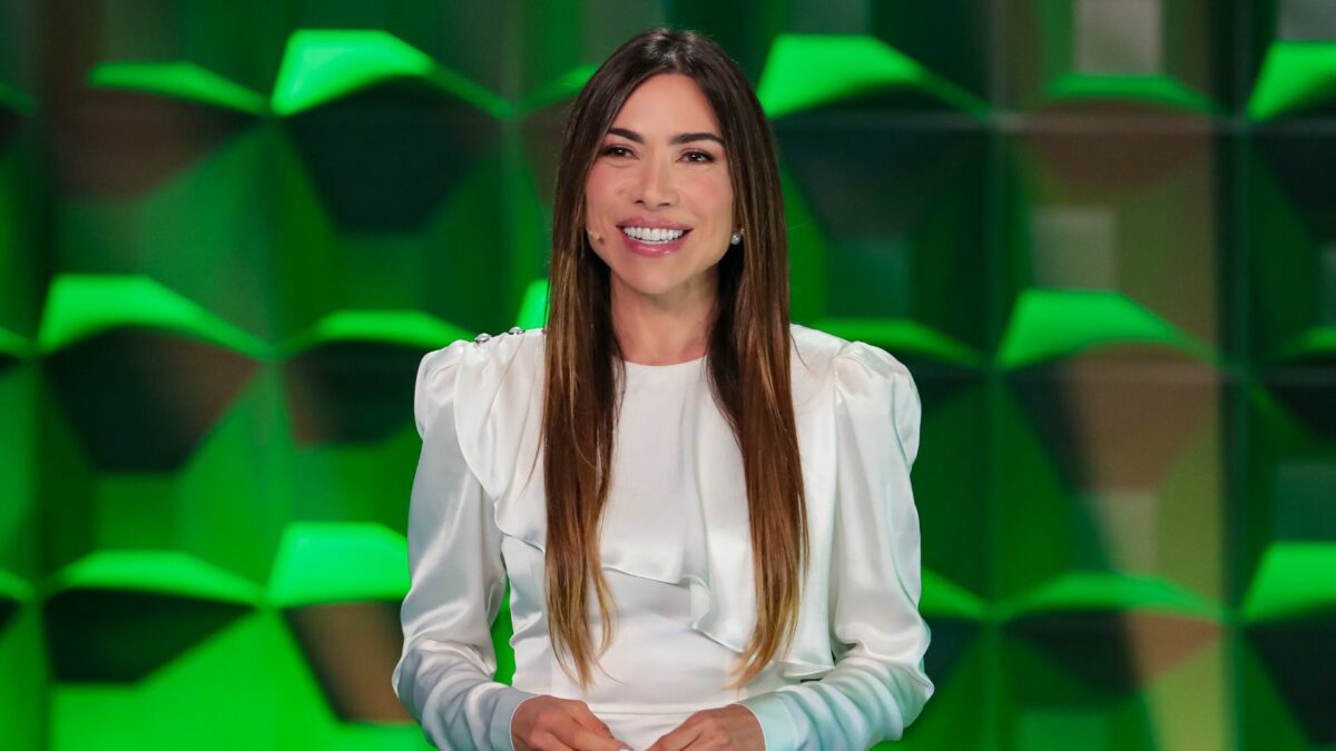 Patricia Abravanel no cenário do Show do Milhão