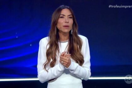 Patricia Abravanel com um vestido branco no Troféu Imprensa