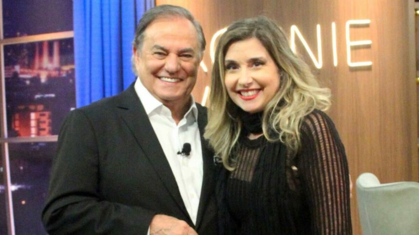 Ronnie Von e Mylena Ciribelli em foto posada no cenário do Companhia Certa
