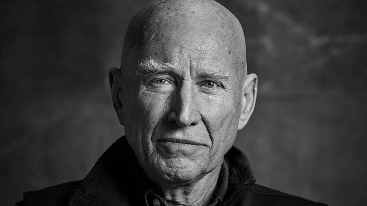 Sebastião Salgado em foto em preto e branco