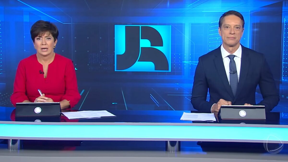 Sergio Aguiar e Christina Lemos na banca do Jornal da Record