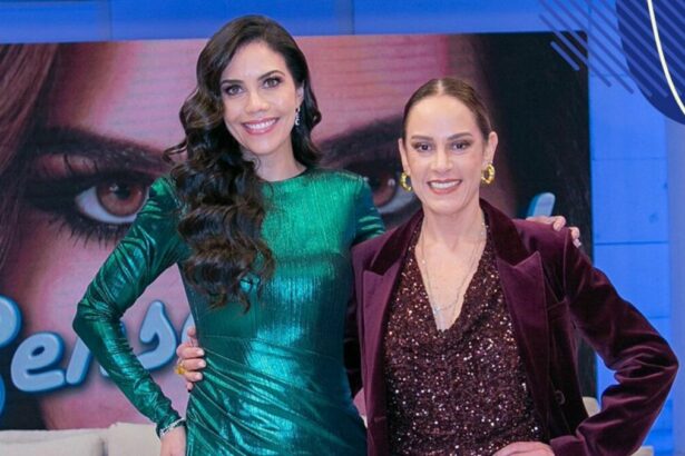 Silvia Abravanel e Daniela Albuquerque em foto posada no estúdio do Sensacional