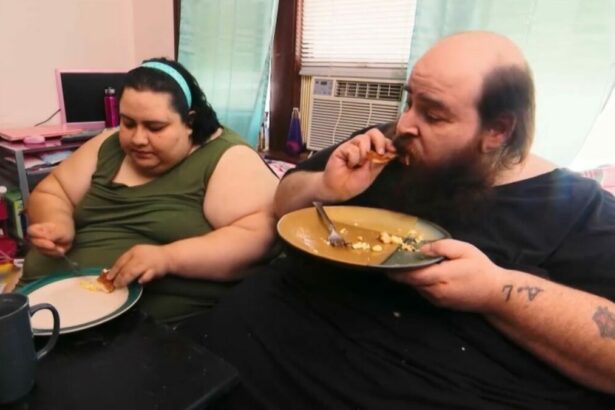 Casal Vianey e Allen comendo, em trecho do programa Quilos Mortais