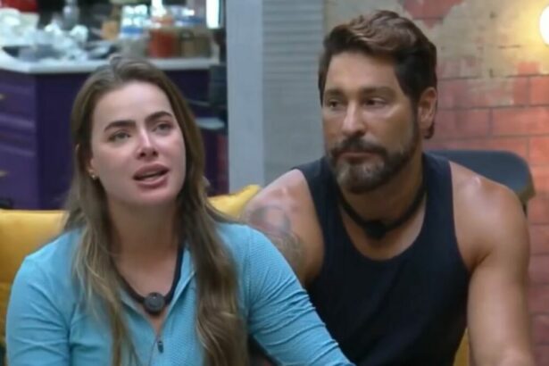 Victor Pecoraro e Rayanne Morais na sala do Power Couple