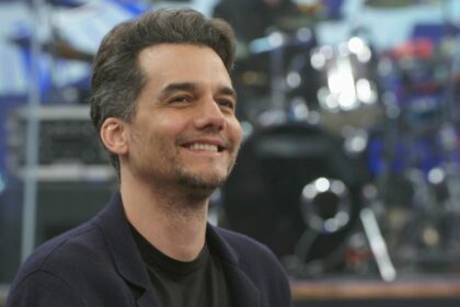 Wagner Moura em foto posada no Altas Horas