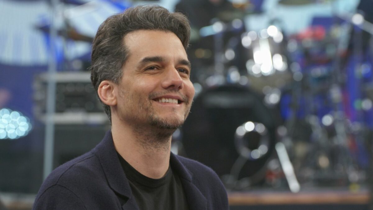 Wagner Moura em foto posada no Altas Horas