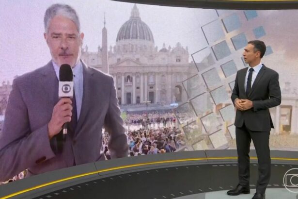 William Bonner e Cesar Tralli em trecho do Plantão da Globo no Conclave