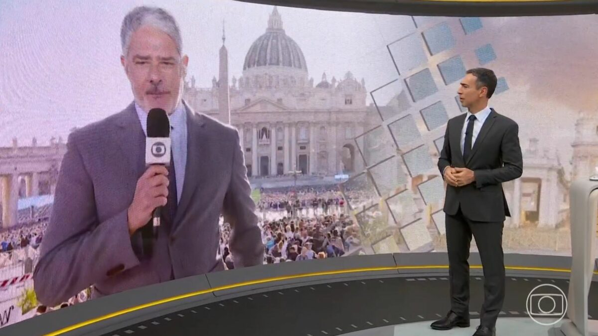 William Bonner e Cesar Tralli em trecho do Plantão da Globo no Conclave