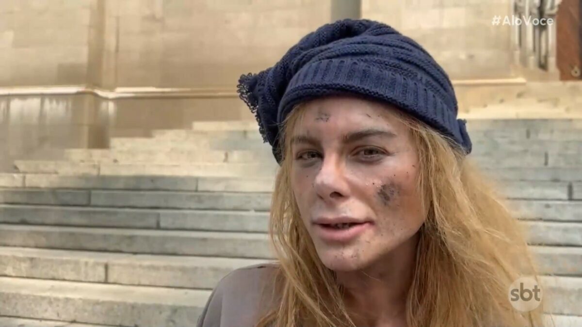 Deborah Albuquerque de mendiga no Teste da Vida Real do Alô Você. Ela está toda suja nas ruas de São Paulo