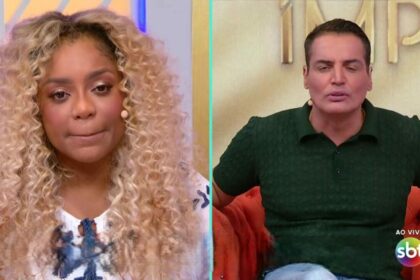 Cariúcha com semblante triste divide tela com Leo Dias que está estressado, sentado em uma poltrona no Fofocalizando do SBT