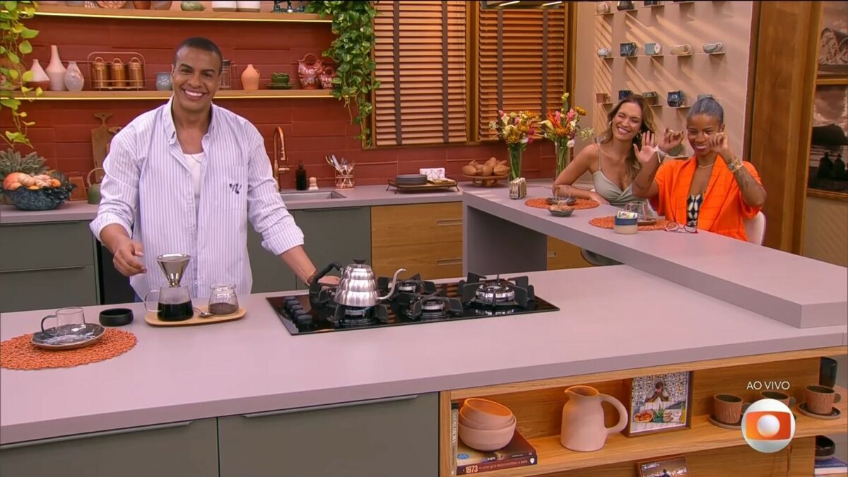 Thiago Oliveira, Thalita Morete e Rita Batista na cozinha do É de Casa deste sábado (10)