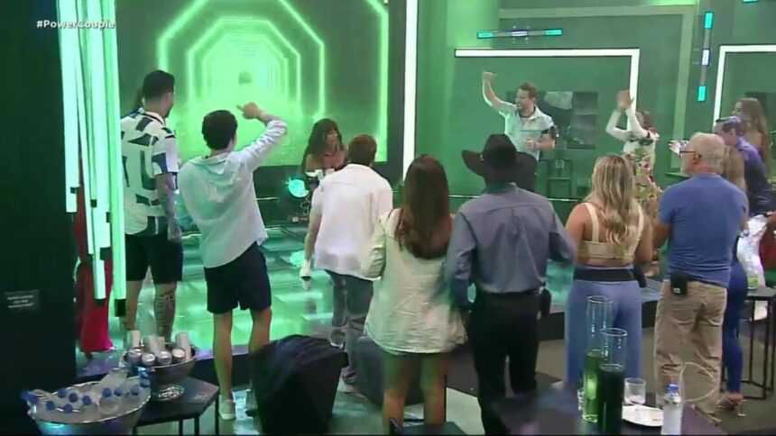 Gretchen rebola até o chão na 1ª festa do Power Couple Brasil 7