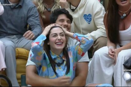 Fran com as mãos na cabeça celebra vitória na Prova dos Casais do Power Couple Brasil 7