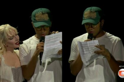 Nicolas, com boné verde, lendo a cara ao lado de Lady Gaga