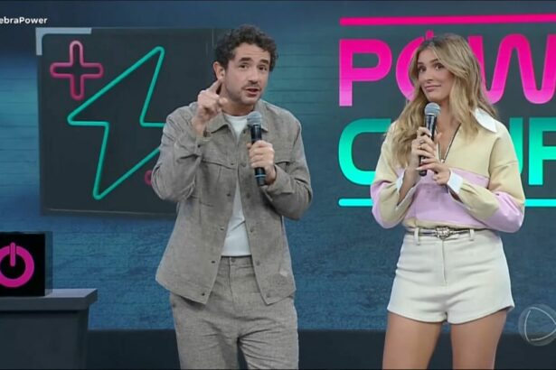 Felipe Andreoli e Rafa Brites no cenário do Power Couple Brasil 7