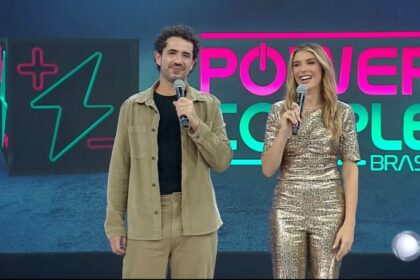 Felipe Andreoli e Rafa Brites vestem look dourado na noite da formação da 1ª DR do Power Couple