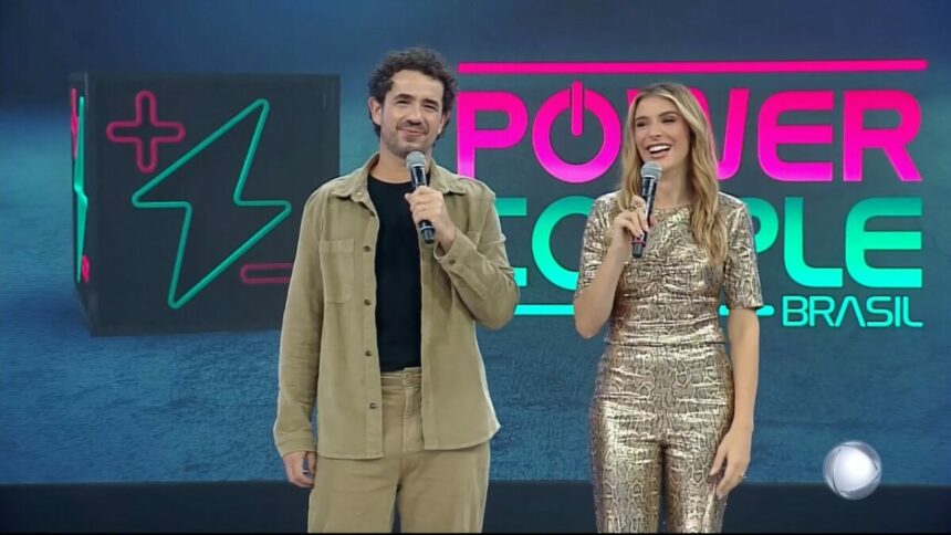 Felipe Andreoli e Rafa Brites vestem look dourado na noite da formação da 1ª DR do Power Couple