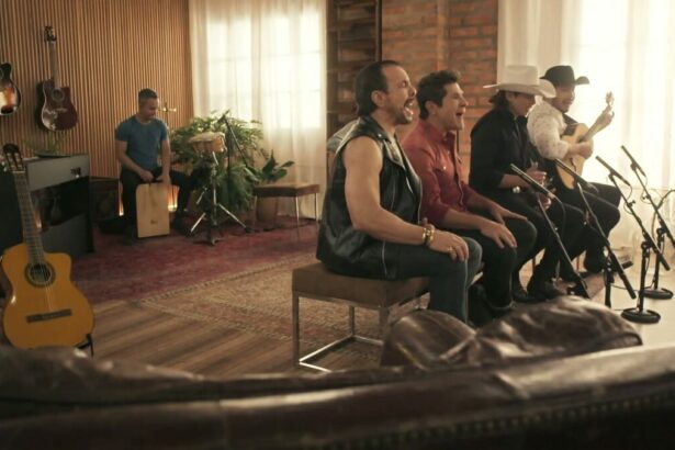 Ralf com a dupla Mayck & Lyan cantando com Daniel sentados em banquinhos na gravação do Viver Sertanejo