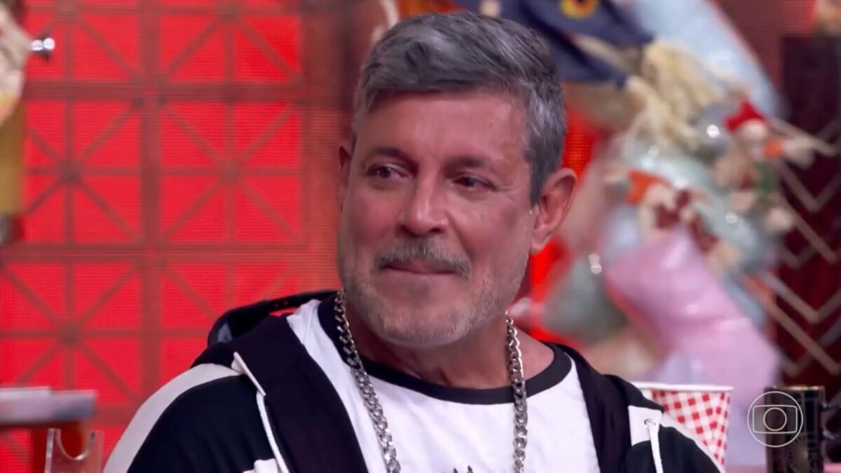 Alexandre Frota com os olhos marejados em trecho de participação no Domingão, em seu retorno à Globo