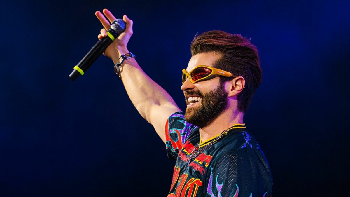 Alok em trecho de show