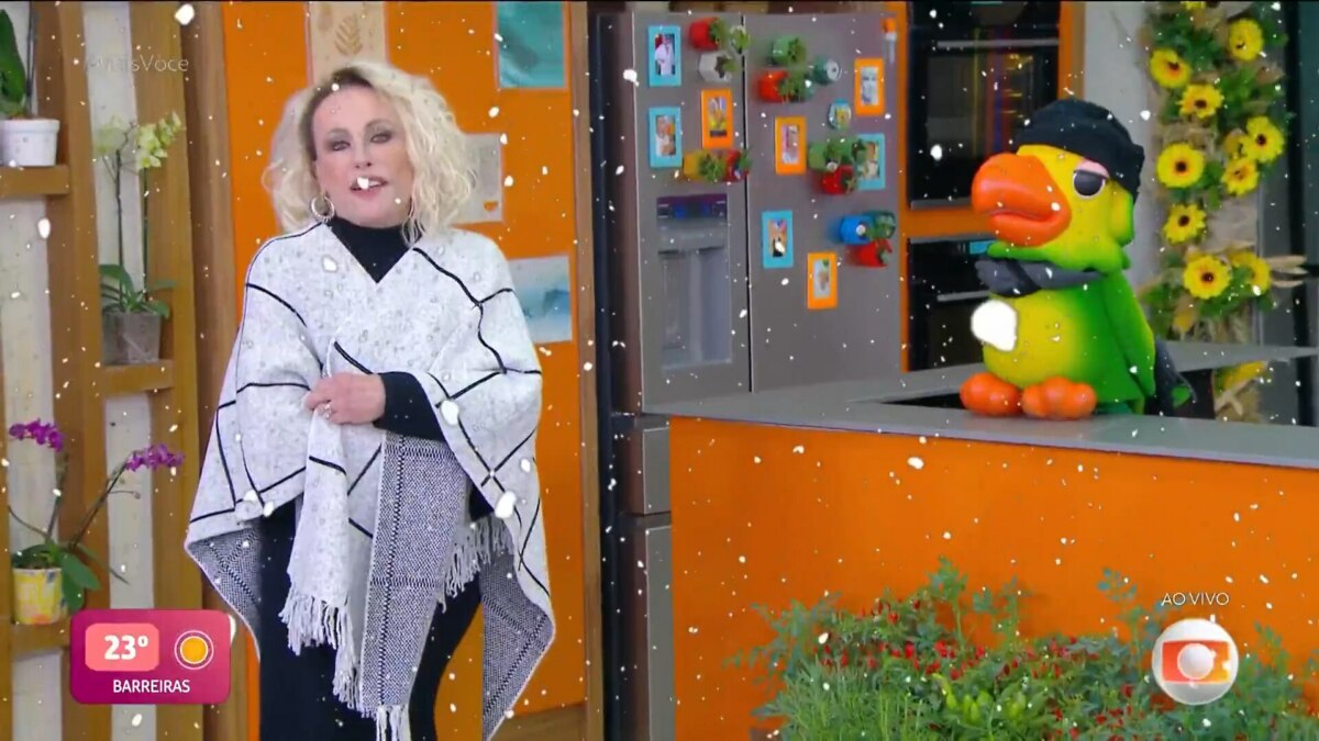 Ana Maria Braga e Louro Mané com roupas de frio e neve na tela do Mais Você