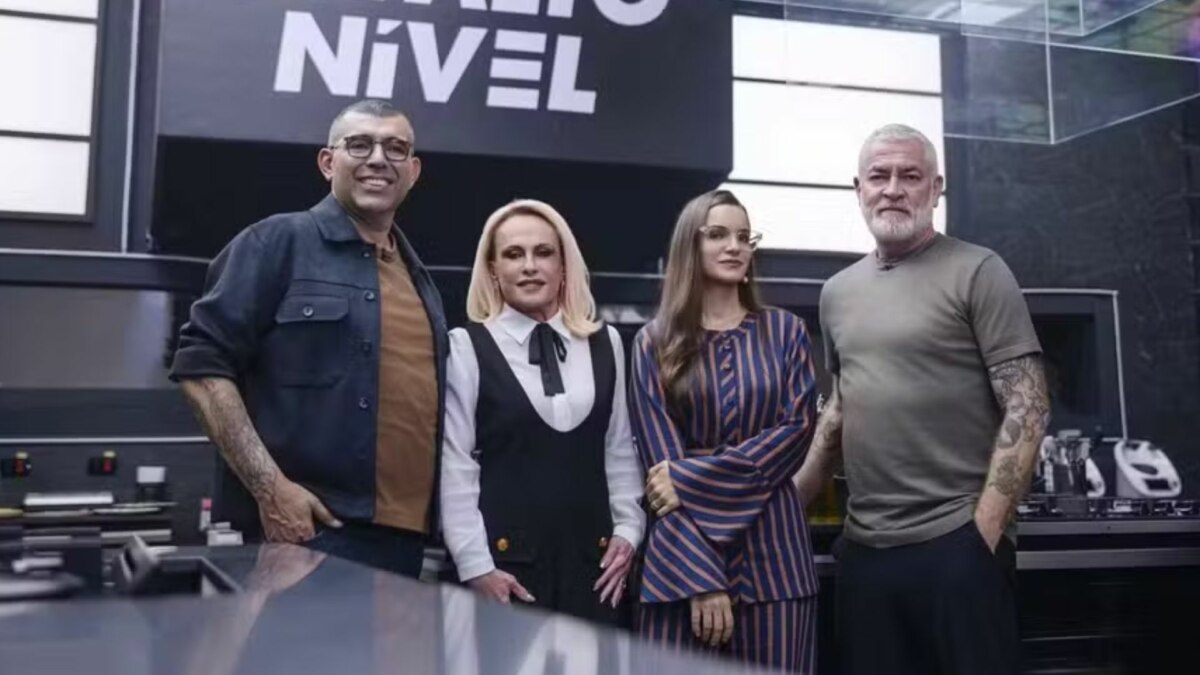 Ana Maria Braga e os jurados Alex Atala, Jefferson Rueda e Renata Vanzetto do reality Chef de Alto Nível
