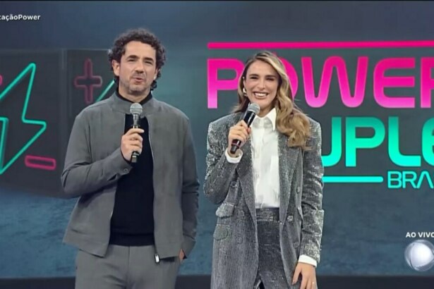 Felipe Andreoli e Rafa Brites no palco do Power Couple Brasil 7