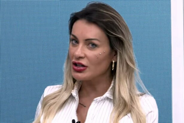 Andressa Urach com feição assusta e demoníaca
