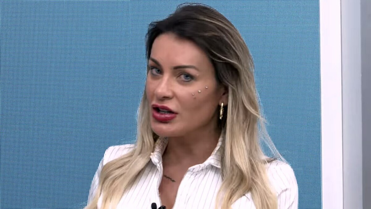 Andressa Urach com feição assusta e demoníaca