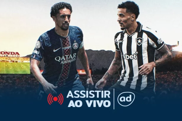 Arte com jogadores do PSG e Botafogo se encarando no campo da Copa do Mundo de Clubes