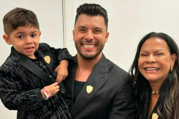 Dona Ruth, Murilo Huff e Leo Huff em foto posada juntos