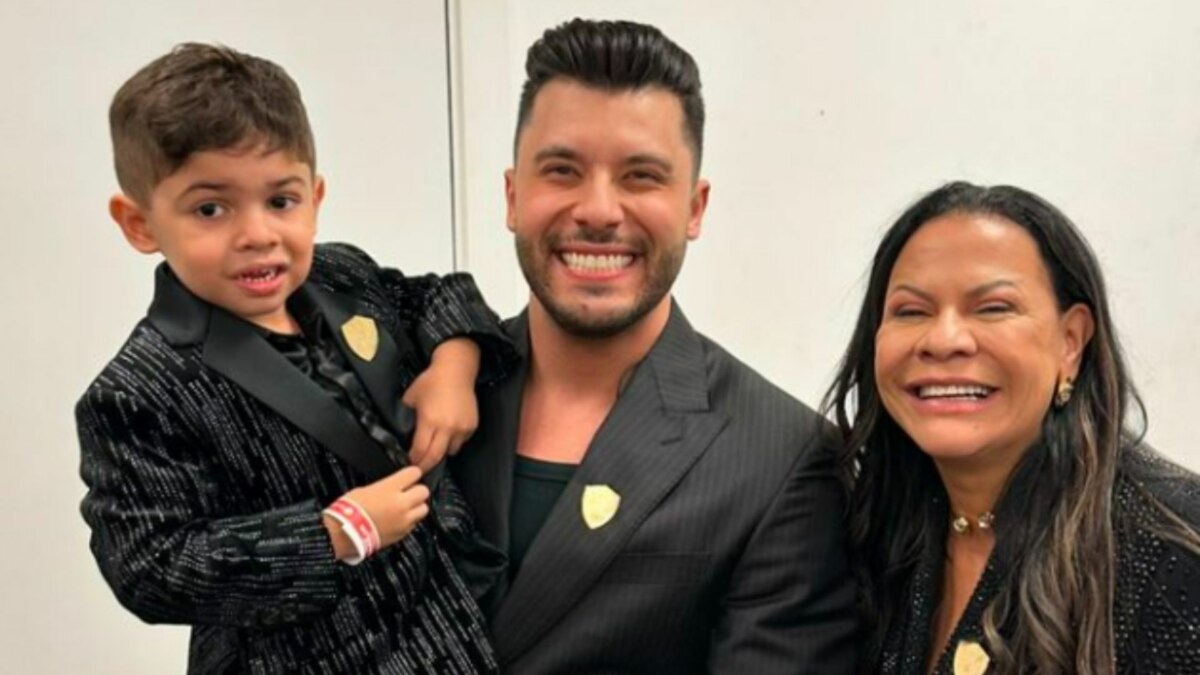 Dona Ruth, Murilo Huff e Leo Huff em foto posada juntos