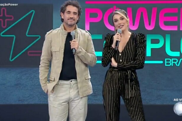 Felipe Andreoli e Rafa Brites anunciando mudanças na dinâmica do Power Couple
