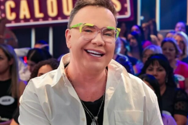 Felipeh Campos sorridente no Show de Calouros do SBT
