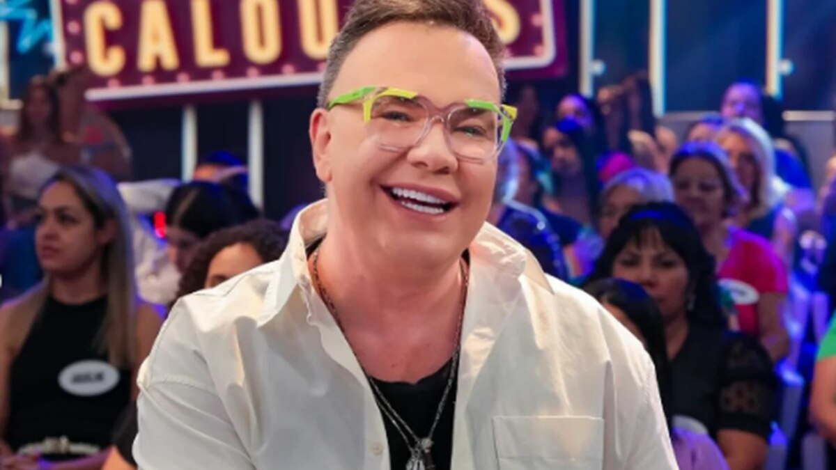 Felipeh Campos sorridente no Show de Calouros do SBT