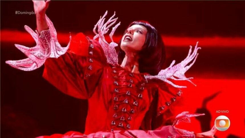 Giovanna Lancellotti interpretando Lady Gaga no Domingão