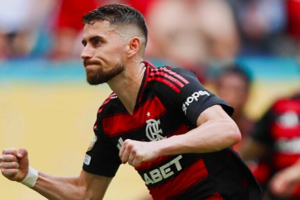 Jorginho comemorando gol no jogo Flamengo x Bayern pela Copa do Mundo de Clubes