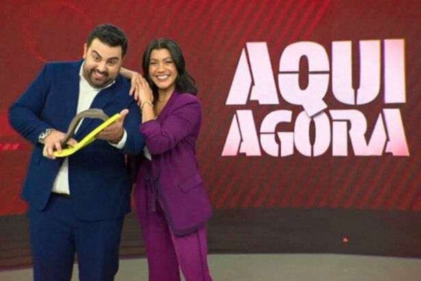 Macedão da Chinelada e Daniele Brandi no cenário do Aqui Agora