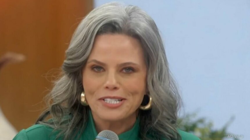 Maria Cândida em trecho de participação no sofá do Encontro