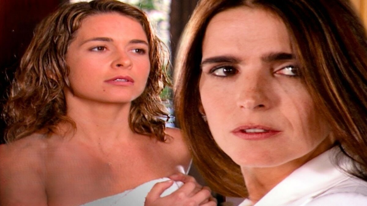 Laura olha para Maria Clara em cena de Celebridade, as duas estão tensas