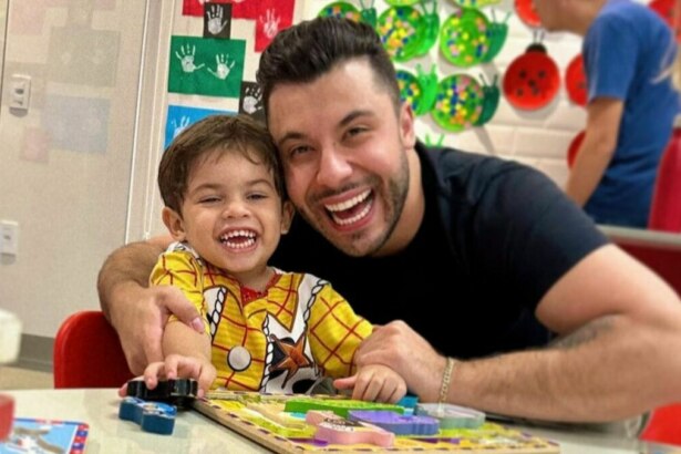 Murilo Huff e filho leo Huff em foto posada de sorriso