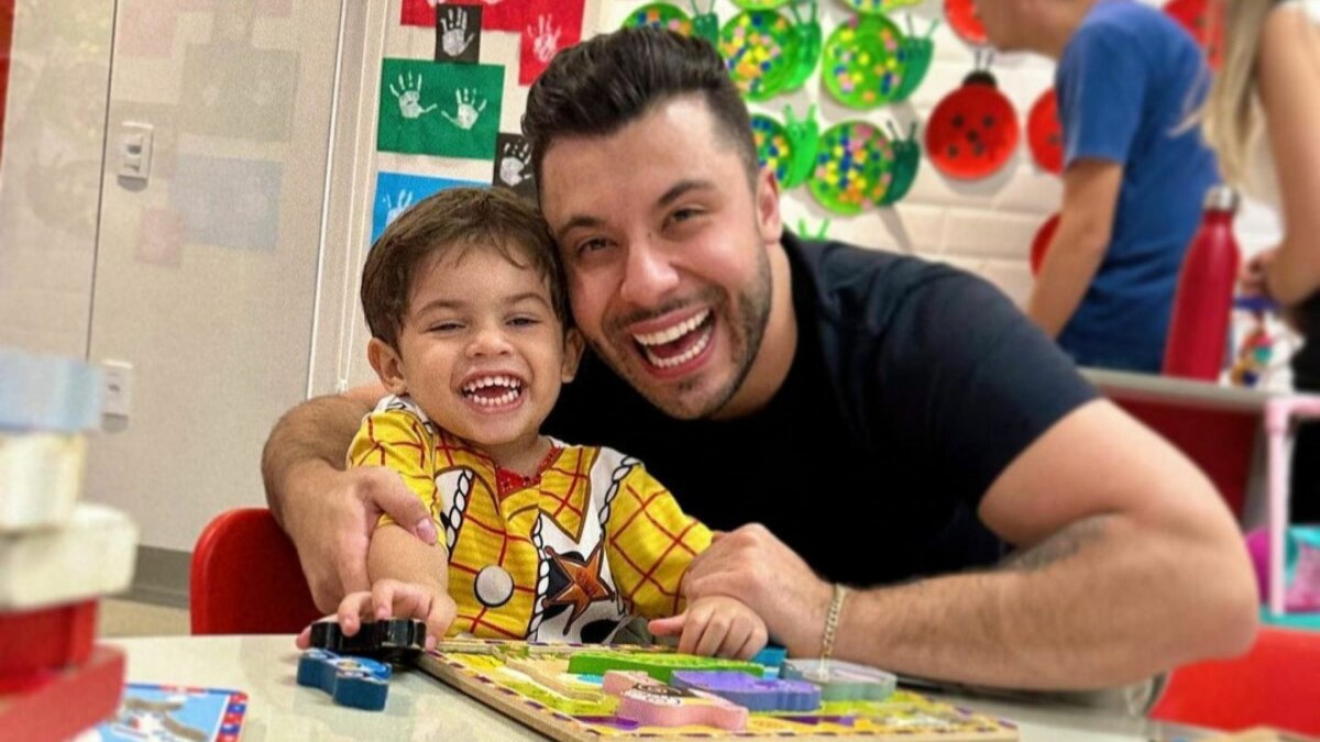 Murilo Huff e filho leo Huff em foto posada de sorriso